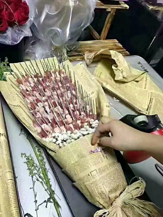 七夕情人节送什么礼物好今年情人节我送这种花，她还不感动哭了！
