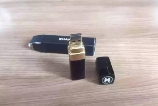 网友问：七夕送女朋友什么礼物好，200块以内 评论可以说是爆笑了！ 情人节送
