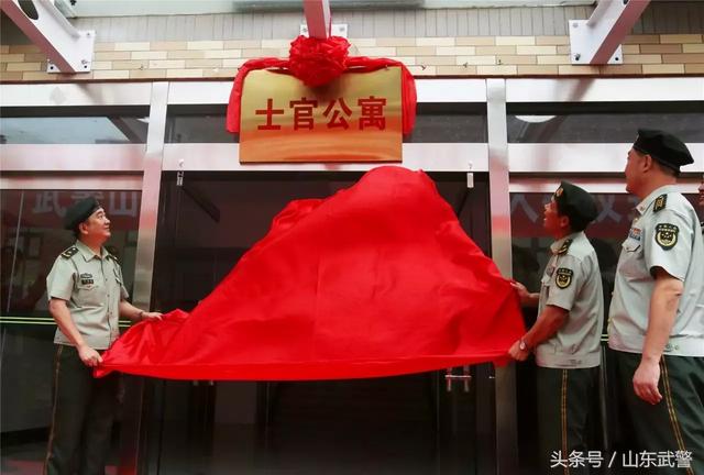 情人节送老公什么礼物“七夕”当天，上士班长送给妻子的情人节礼物~一把钥