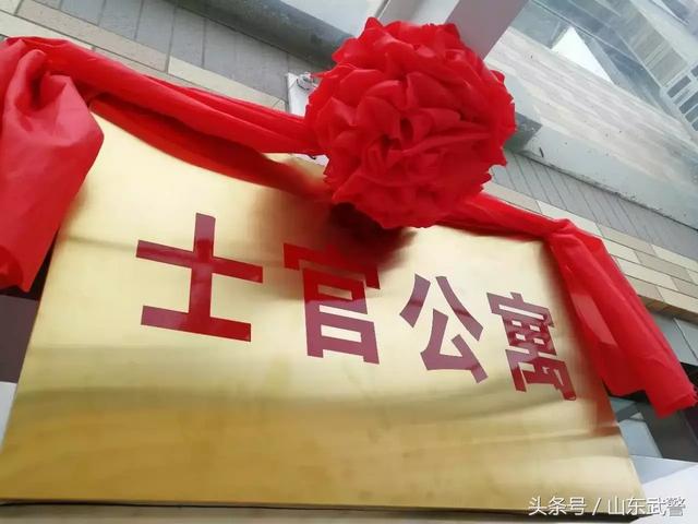 情人节送老公什么礼物“七夕”当天，上士班长送给妻子的情人节礼物~一把钥
