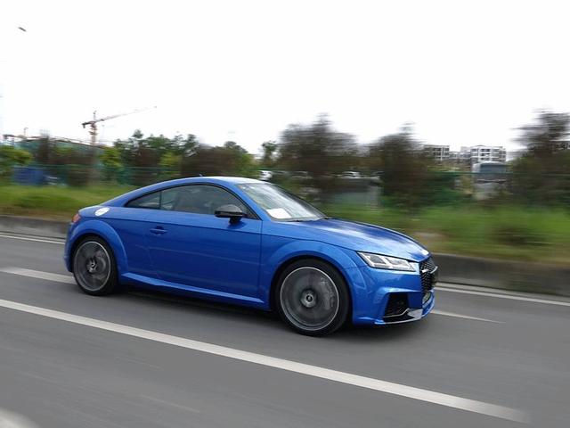 迷你小超跑 试驾奥迪TT RS Coupé