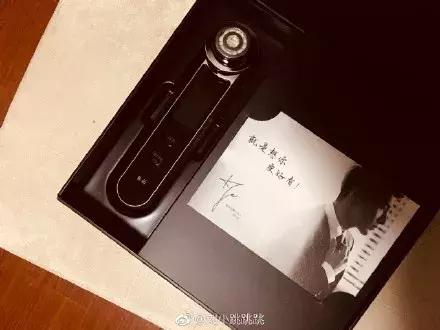 【送礼】情人节送什么给女友？大王教你一秒get她的少女心 七夕送什么礼物给