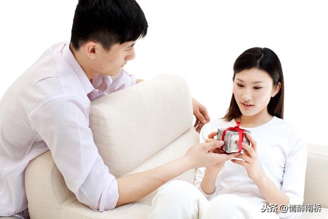 给女生的情感建议：“爱是互相付出，礼物也要互相送” 送女朋友礼物排行榜