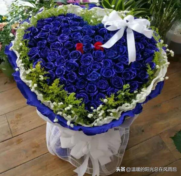 没确定关系第一次约会送啥,第一次送女孩子花送什么花