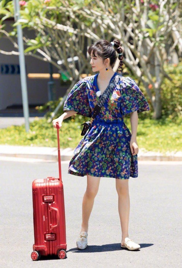 謝娜一身運動風亮相節目！泡麵頭搭配彩色發圈，青春活力好似少女 娛樂八卦吃瓜 第7张