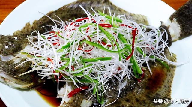 這是清蒸多寶魚的做法，一定要開水上鍋蒸，蒸魚的時候不要抹鹽 熱愛美食 第10张