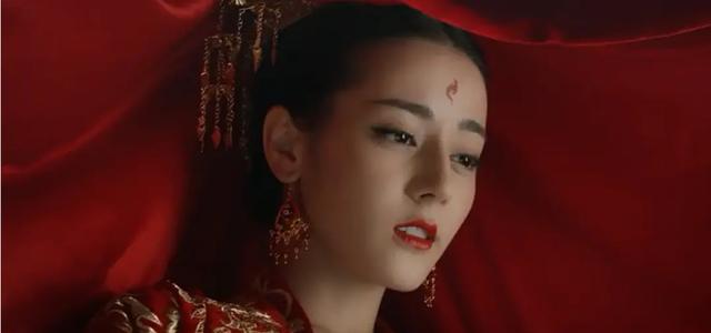 因顏值崩塌引熱議，被嘲營銷大戶，失去美貌的迪麗熱巴還剩什麼？ 娛樂八卦吃瓜 第7张