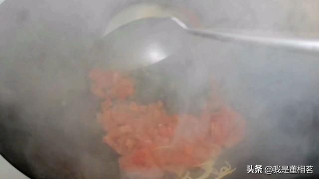 酸辣湯，記住不要先放胡椒粉，技巧告訴你，降溫喝2碗暖心又暖胃 熱愛美食 第13张