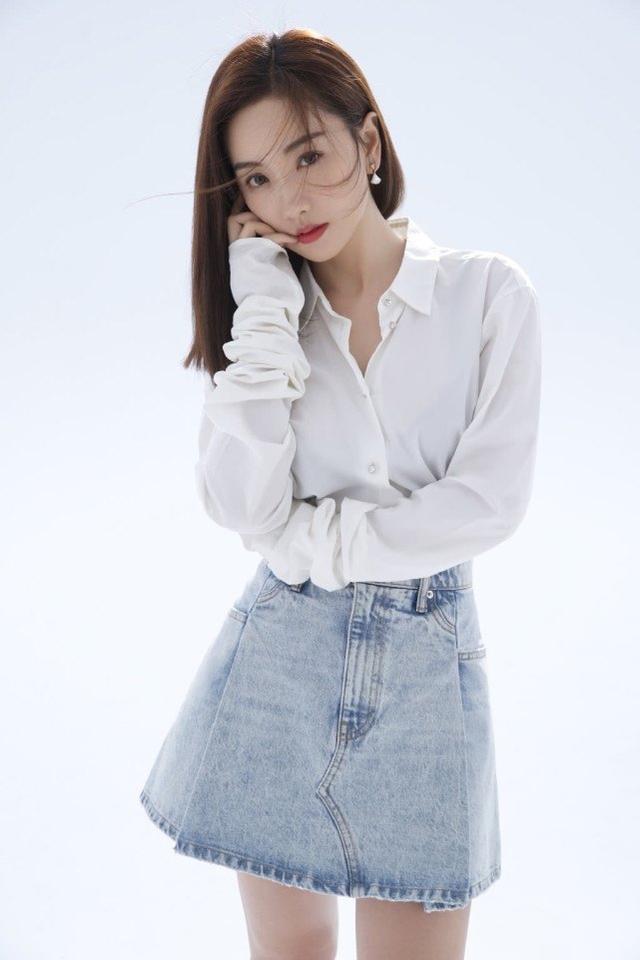 夏季牛仔短裙穿搭盤點：三種風格任你搭配，凸顯女人腿部性感線條 娛樂八卦吃瓜 第8张