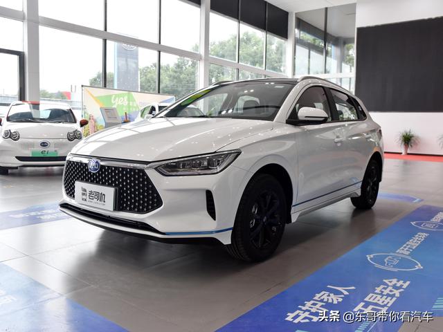 城市代步很灵活，后排空间很实用，实拍比亚迪e2