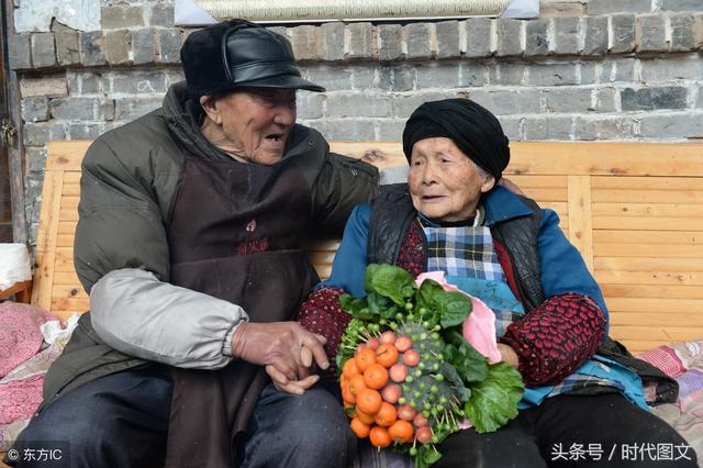 情人节送什么巧克力百岁老夫妻的情人节礼物：贯穿了一辈子的生活，记载了