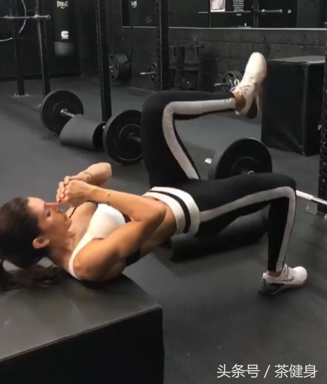 常言說人老先老腿，4個動作讓你腿部健康起來，抵抗衰老還瘦身 健身減肥達人 第3张