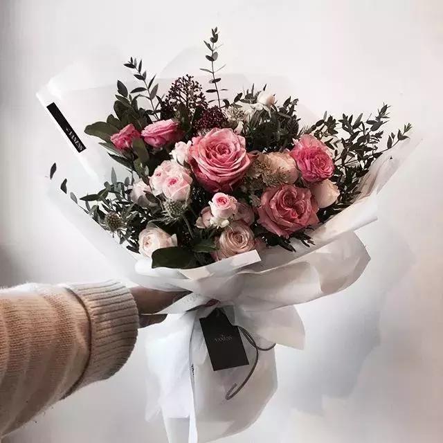 情人节礼物送什么情人节到了各种颜色玫瑰花语，你一定知道！