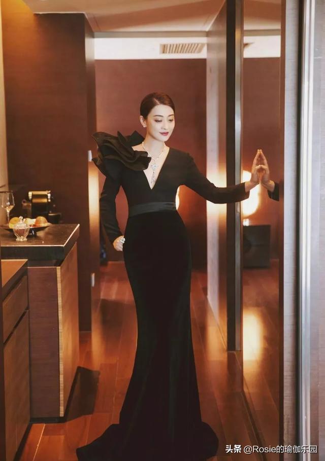 她因「被家暴」家喻戶曉，兩次閃婚，如今45歲幸福得像個小女人 娛樂八卦吃瓜 第12张