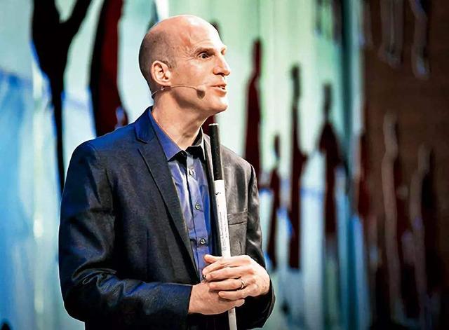 斜塔在意大利哪个地方（比萨斜塔为何斜而不倒）