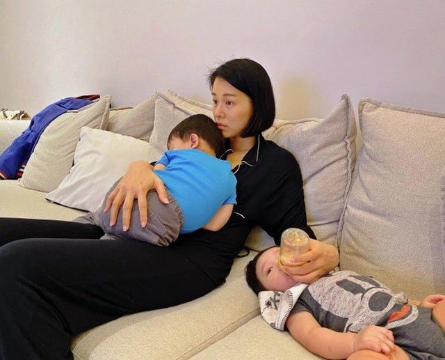 胡杏兒曬全家大合照，為小兒子慶1歲生日，網友：胡杏兒找到真愛 娛樂八卦吃瓜 第5张