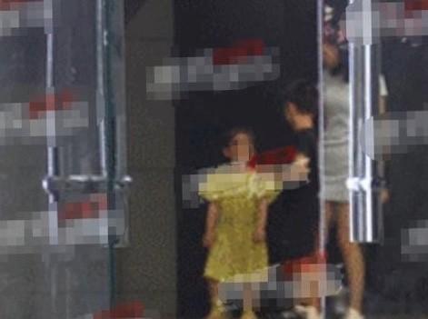 杜江霍思燕女兒正面照首次曝光！和哥哥嗯哼一同出街，妹妹長大了 娛樂八卦吃瓜 第1张