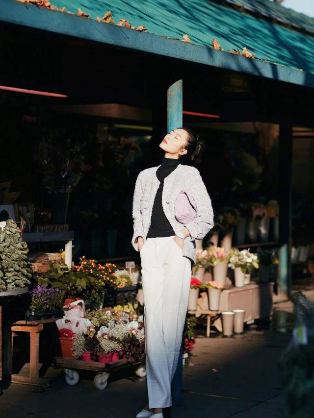 女孩夏季如何拍照？除了這些拍照技巧，這款時尚單品也是必不可少 娛樂八卦吃瓜 第7张
