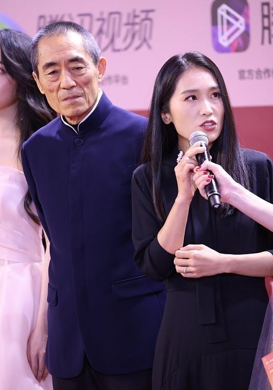 張藝謀和大女兒同框走紅毯，女兒僅比繼母陳婷小2歲，繼承父業 娛樂八卦吃瓜 第6张