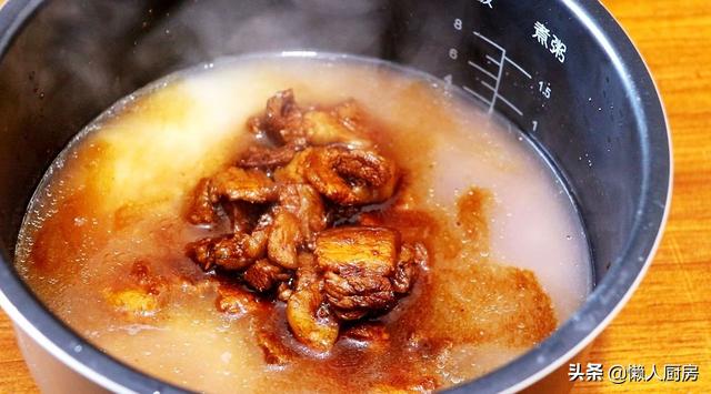 五花肉里加一碗大米，配上胡蘿卜和豌豆，連挑食的孩子也愛吃 熱愛美食 第12张