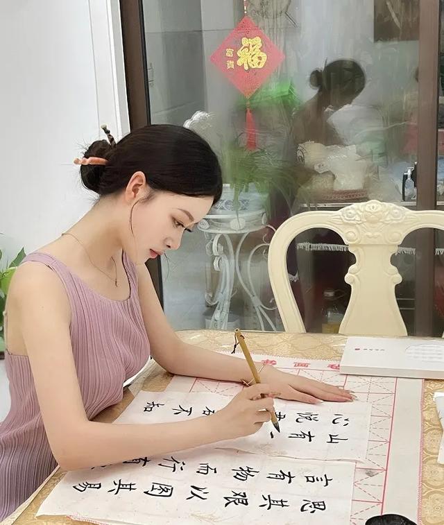 171cm准空姐身材照曝光，包臀裙下的身材太惹眼，網友：不敢看 街拍正妹 第11张