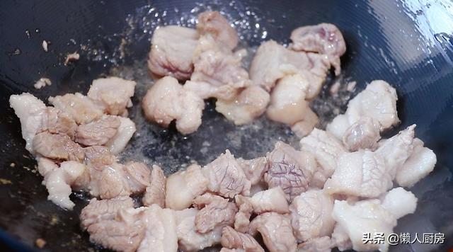 五花肉里加一碗大米，配上胡蘿卜和豌豆，連挑食的孩子也愛吃 熱愛美食 第8张