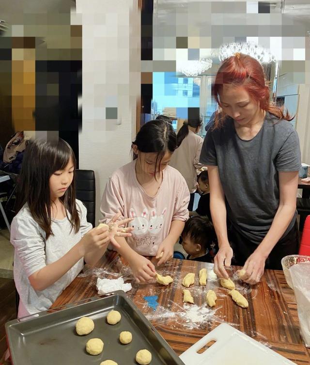 蔡少芬為女兒慶生，「皇後娘娘」太會生，倆女兒像她兒子像爸爸 娛樂八卦吃瓜 第6张