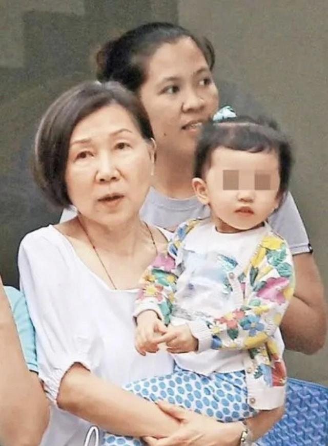 楊冪女兒小糯米迎7周歲生日，離婚後母女倆不同框，和爸爸更親近 娛樂八卦吃瓜 第7张