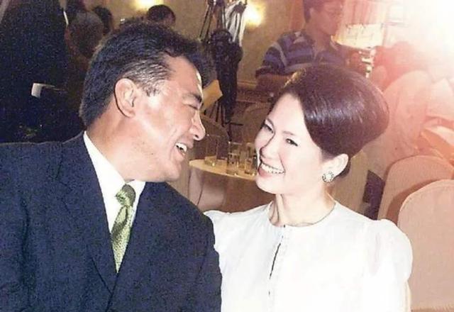 傳奇女星巔峰時嫁入豪門，為求子生吞蛤蟆飲鴿血，19次試管後患癌 娛樂八卦吃瓜 第7张