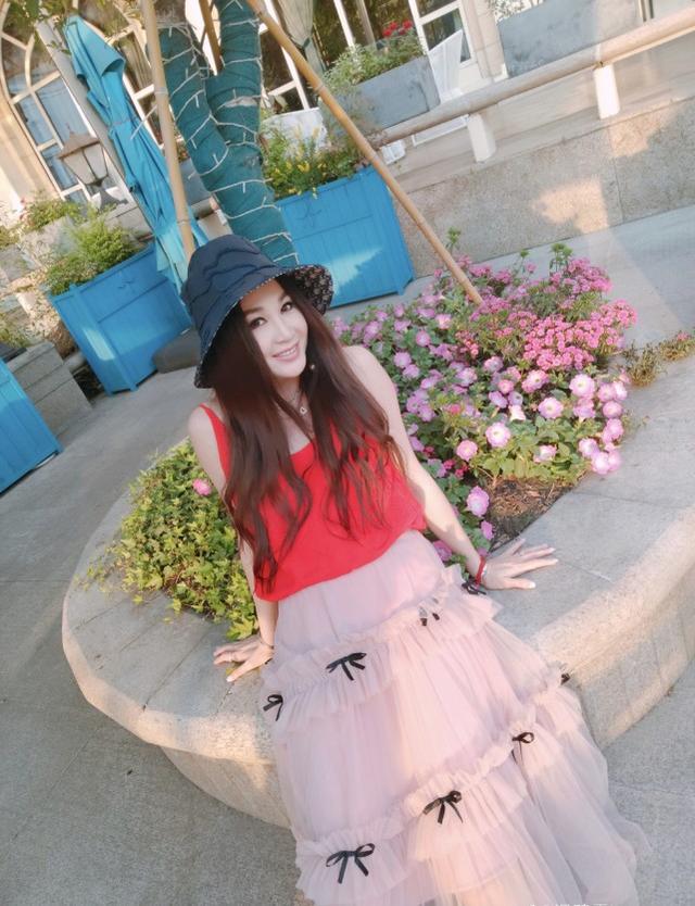 溫碧霞曬18歲舊照，和55歲的她幾乎沒區別，真正的凍齡女神 娛樂八卦吃瓜 第4张