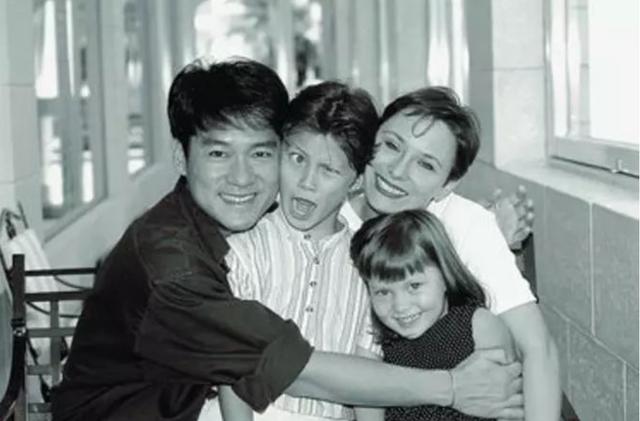 周華健的美國老婆，被嘲夫妻像母子，如今34年不離不棄被寵成公主 娛樂八卦吃瓜 第7张