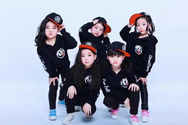 4岁小女孩学什么舞蹈比较好,4岁小女孩过生日送什么礼物好