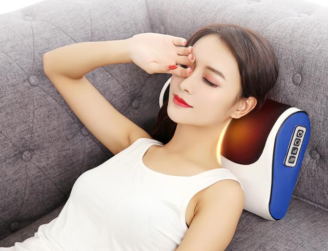 圣诞节到了 要给对方惊喜 选择什么礼物呢？ 圣诞节送女朋友什么礼物