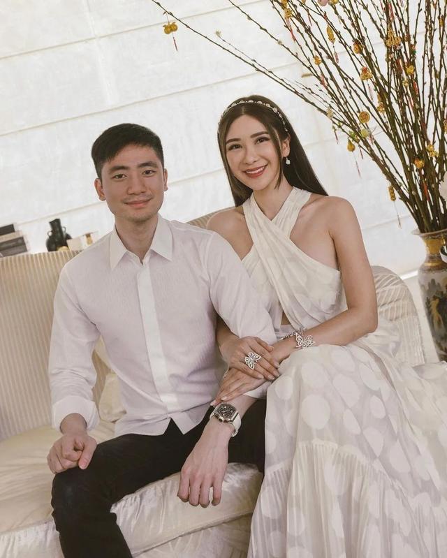 她46歲，卻身材窈窕，性感清純，跟25歲的兒子看起來像情侶 街拍正妹 第4张