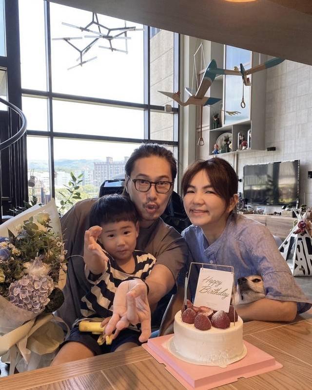 陳嘉樺慶39歲生日！曬三口人合影照真幸福，背景浪漫豪宅令人羨慕 娛樂八卦吃瓜 第1张