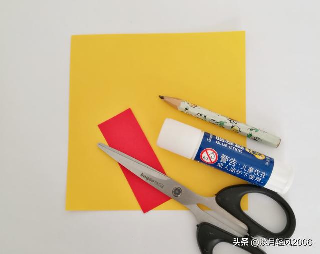 纸折蝴蝶结步骤图解简单,怎么用长条纸折蝴蝶结