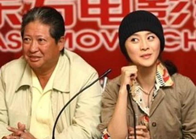 69歲洪金寶現身菜市場，身形消瘦輪椅代步，英雄遲暮也難堪 娛樂八卦吃瓜 第10张