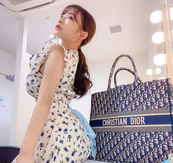 26歲日本女演員，豐滿上圍碾壓柳岩，網友卻質疑這身材造假 街拍正妹 第5张