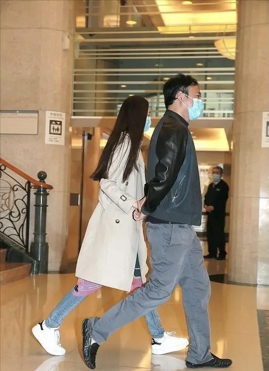 吳佩慈生四胎後首露面，再次恢復纖瘦身材，外型哪像四個孩子的媽 娛樂八卦吃瓜 第8张