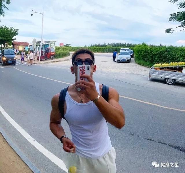 南京筋肉小狼狗走紅，顏值身材撩爆網友，這身材著實令人羨慕 健身減肥達人 第22张