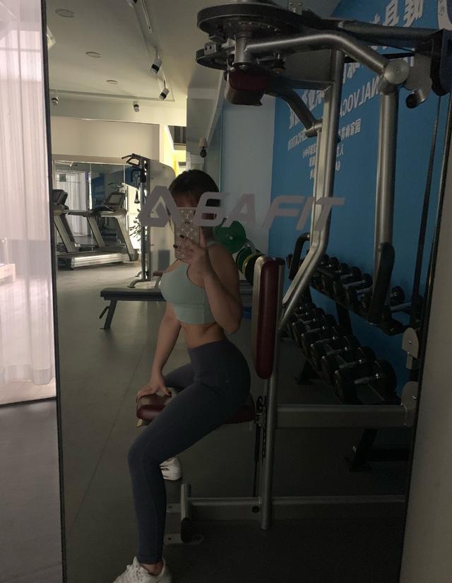 馬甲線，前凸後翹，性感身材，23歲妹子美女通過健身練出好身材 健身減肥達人 第9张