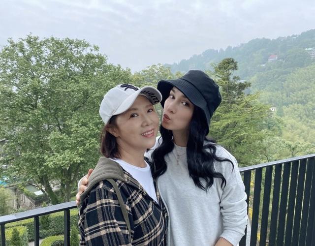 韓庚發文為盧靖姍慶生，35歲盧靖姍看不出老態，和韓庚一臉恩愛 娛樂八卦吃瓜 第8张