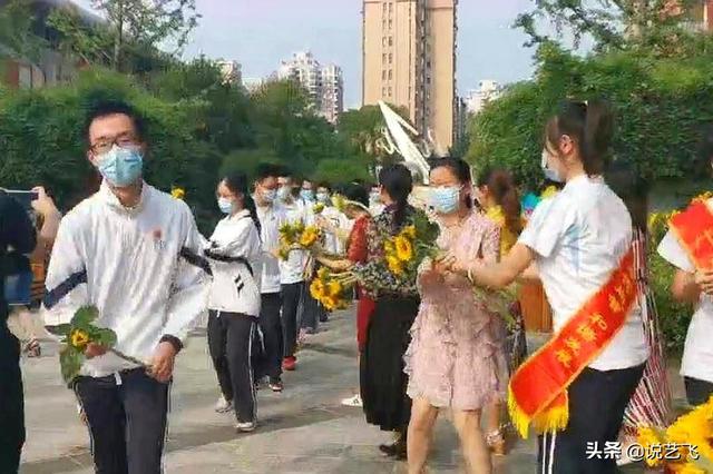 高三学生成人礼送什么礼物,适合送高三男孩的成年礼物