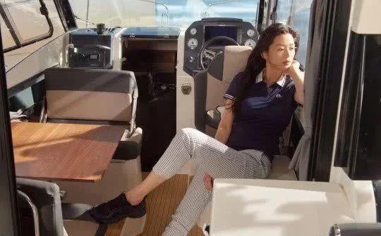 全智賢寫真曝光，基礎單品穿出大牌氣息，網友：這美貌哪像39歲？ 娛樂八卦吃瓜 第6张