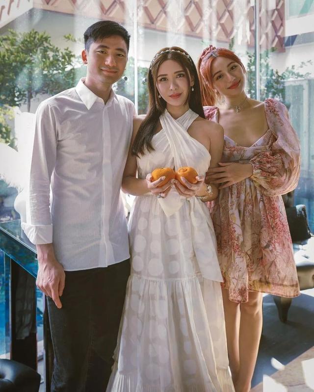 她46歲，卻身材窈窕，性感清純，跟25歲的兒子看起來像情侶 街拍正妹 第12张