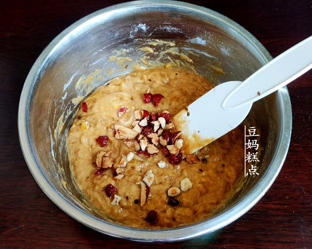 不用打發，3分鍾拌好麵糊，這香蕉蛋糕可真簡單，滿屋飄香 熱愛美食 第11张
