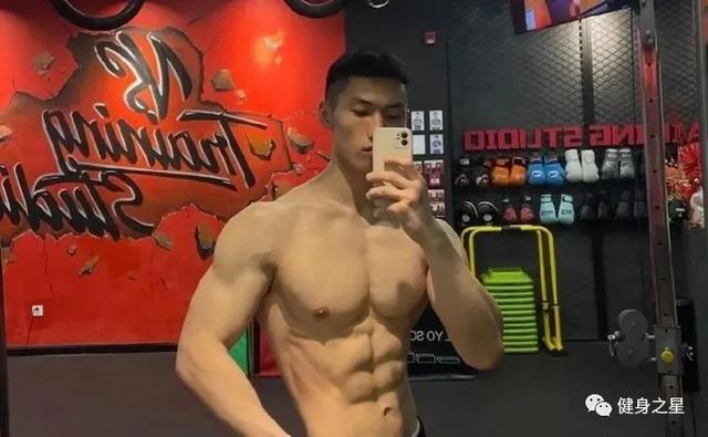 190斤肌肉男，身材媲美男模，網友：這身材我服了 健身減肥達人 第8张