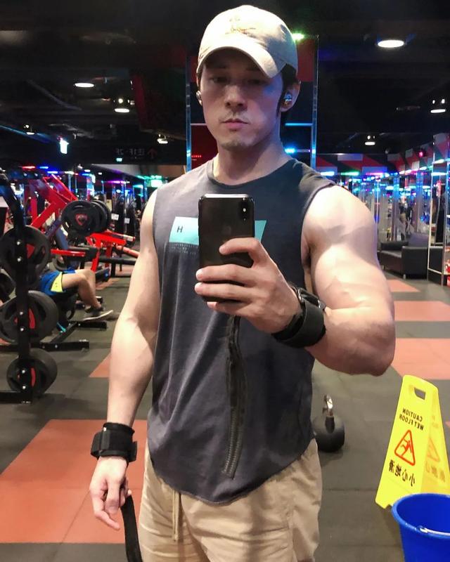 39歲張傑參加健美比賽，體脂低至8%，這肌肉是認真的嗎？ 健身減肥達人 第18张