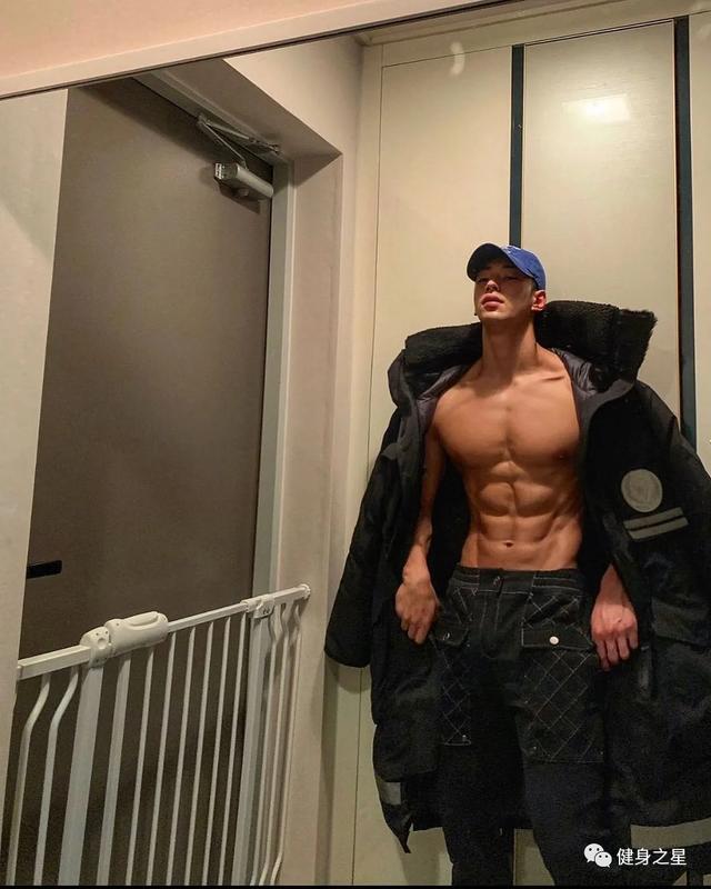 韓國小哥擁有鮮肉臉金剛身，還有嘎嘣脆的6塊腹肌，真令人羨慕 健身減肥達人 第3张