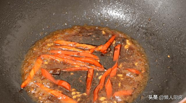 土豆別再燉肉了，教你一個新吃法，好吃到停不下來，比吃肉香 熱愛美食 第22张